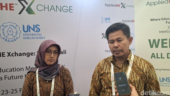 Anggota Dewan Pengawas BPKH Mulyadi (kanan) menampilkan keterangan terhadap wartawan di Jimbaran, Bali, Senin (24/2/2025). Anggota Dewan Pengawas BPKH Mulyadi (kanan) menampilkan keterangan terhadap wartawan di Jimbaran, Bali, Senin (24/2/2025).
