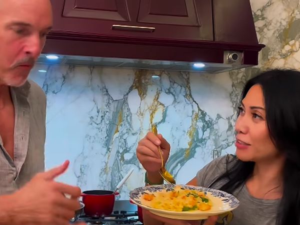 Anggun C. Sasmi Masak hingga Makan Bareng Suami di Paris