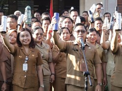 Pemkab Buleleng Mulai Wajibkan Pegawai Bawa Tumbler