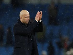 Fans Liverpool Nyanyikan Kami Akan Juara Liga, Slot Kalem Saja