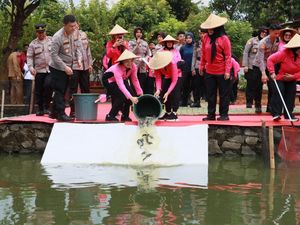 Dukung Ketahanan Pangan, Bhayangkari Polda Metro Tebar Bibit Lele-Nila Dukung Ketahanan Pangan, Bhayangkari Polda Metro Tebar Bibit Lele-Nila