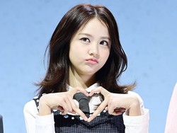 Akhirnya Debut, Carmen Hearts2Hearts Berbalas Pantun Sapa Fans Indonesia