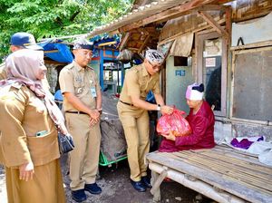 Sembako Pengganti Karangan Bunga Selamat Bupati Banyuwangi Disumbangkan Sembako Pengganti Karangan Bunga Selamat Bupati Banyuwangi Disumbangkan