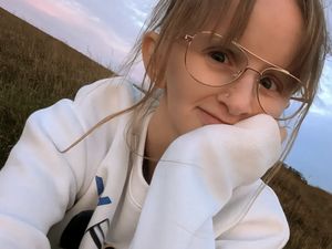 Foto Wanita yang Dikira Anak 12 Tahun, Usia Sebenarnya Mengejutkan