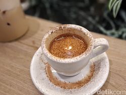 Goffee Exquise: Segarnya Cafe Pieno Dipadukan Donat Pistachio Kunafa