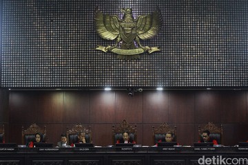 Alasan MK Tolak Gugatan Agar Capres-Cawapres Minimal S-1