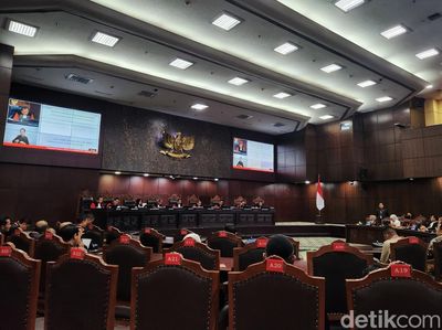 Hakim MK Bacakan Vonis 40 Sengketa Pilkada 2024