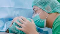 7 Potret Kiky Saputri Lahiran Anak Pertama, Paras Anaknya Curi Atensi