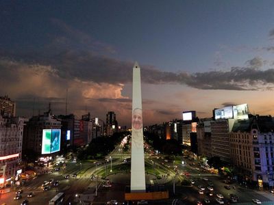 Kondisi Kritis, Wajah Paus Fransiskus Tampil di Monumen Obelisk Argentina