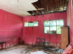 Miris! Bangunan Sekolah Nyaris Ambruk, Siswa Terpaksa Belajar Bergantian