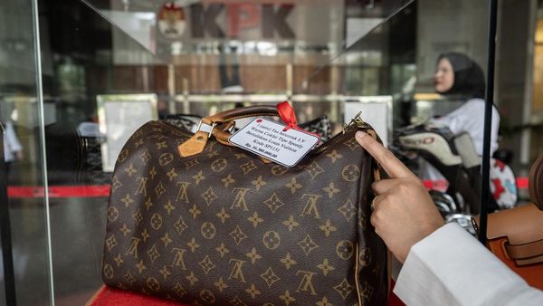 KPK Bakal Lelang Barang Mewah Rampasan Koruptor