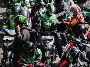Pekerja Informal Kelebihan Jam Kerja, Driver Ojol Narik 54 Jam/Minggu Pekerja Informal Kelebihan Jam Kerja, Driver Ojol Narik 54 Jam/Minggu