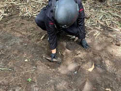 Pemulung di Blitar Ini Kantongi Rongsokan yang Ternyata Mortir