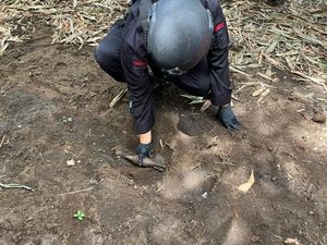 Pemulung di Blitar Ini Kantongi Rongsokan yang Ternyata Mortir Pemulung di Blitar Ini Kantongi Rongsokan yang Ternyata Mortir