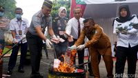 Pemusnahan Uang Palsu Hingga Narkoba di Kejari Jombang