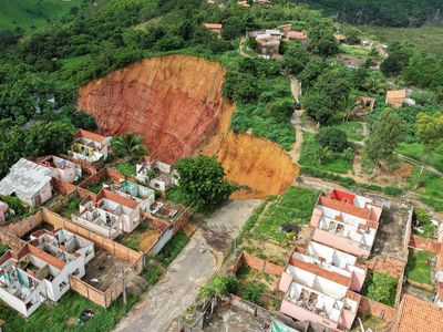 Penampakan Lubang Besar Menelan Kota di Brasil