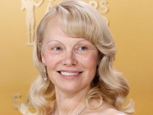 Pamela Anderson Ditawari Rambo Porsche Buat Jadi Kekasih, tapi Dilepeh Pamela Anderson Ditawari Rambo Porsche Buat Jadi Kekasih, tapi Dilepeh