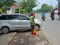 Kesaksian Warga Saat Pengemis di Pasuruan Paksa Minta Uang-Buka Pintu Mobil