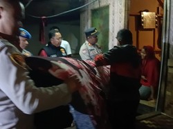 Polisi Amankan Kasur yang Dijarah Warga Saat Kecelakaan Truk di Cipularang