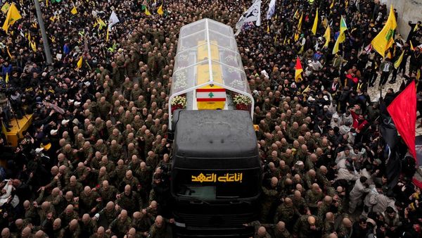 Potret Lautan Manusia Iringi Pemakaman Pemimpin Hizbullah Hassan Nasrallah