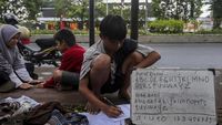 Potret Sekolah Pinggir Jalan Gratis di Serang