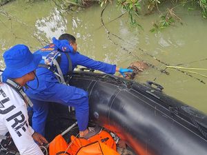 Tragedi Truk Terjun ke Sungai, yang Tewaskan 15 Orang di Riau Tragedi Truk Terjun ke Sungai, yang Tewaskan 15 Orang di Riau