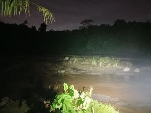 Beredar Video Truk Pasir Terjebak Banjir di Kali Progo, Begini Faktanya