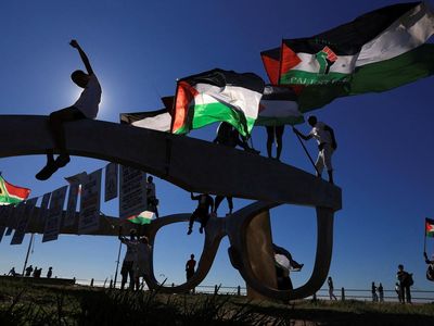 Protes Donald Trump, Warga Cape Town Kibarkan Bendera Palestina