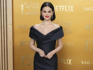 Selena Gomez Lebih Langsing di SAG Awards 2025, Ini Penyebabnya Selena Gomez Lebih Langsing di SAG Awards 2025, Ini Penyebabnya