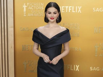 Selena Gomez Tampil Bak Snow White di SAG Awards 2025, Bergaya Hollywood Glam