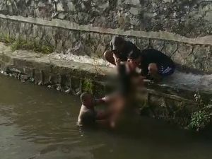 Aksi Heroik Polisi Selamatkan Bocah Tenggelam di Sungai Cipayung