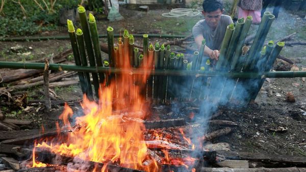Tradisi Memasak Lemang Sambut Ramadan di Aceh Barat