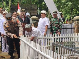 Makna Tradisi Ngikis, Mengganti Pagar Situs Singgasana Raja di Ciamis Makna Tradisi Ngikis, Mengganti Pagar Situs Singgasana Raja di Ciamis
