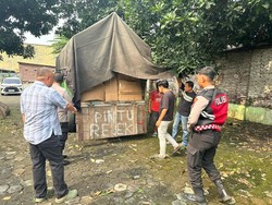 Truk Angkut Ribuan Botol Arak Bali Dihentikan di Kota Probolinggo