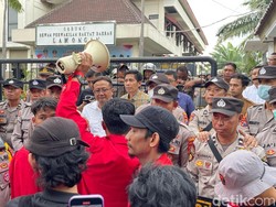 Giliran Mahasiswa Lamongan Turun Jalan Tolak Efisiensi Anggaran