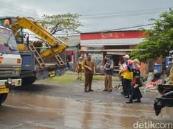 Wabup Gresik Sidak Jalan Rusak Pastikan Ruas Darmo Sugondo Diperbaiki
