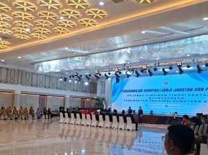 Wagubsu Surya Lantik 12 Pejabat Eselon II di Hari Pertama Kerja Wagubsu Surya Lantik 12 Pejabat Eselon II di Hari Pertama Kerja
