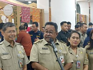 Rano Ungkap Lumpur Hasil Kerukan Sungai di Jakarta Dibuang ke Reklamasi Ancol Rano Ungkap Lumpur Hasil Kerukan Sungai di Jakarta Dibuang ke Reklamasi Ancol