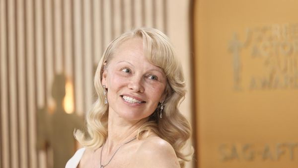 Potret Pamela Anderson Tanpa Makeup di SAG Awards, Kondisi Wajahnya Disorot