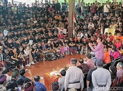 Demo Ribuan Driver Pariwisata Berujung Ketegangan di DPRD Bali