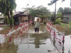 Warga Desa Bambe Driyorejo Gresik Terdampak Banjir Setinggi 75 Cm