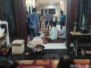 Isak Tangis Keluarga Sambut Kedatangan Jenazah Bejo Sugiantoro