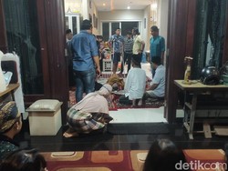 Isak Tangis Keluarga Sambut Kedatangan Jenazah Bejo Sugiantoro