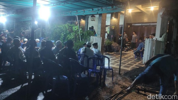 Bejo Sugiantoro Suasana rumah sedih mendiang Bejo Sugiantoro di Pondok Jatim, Taman, Sidoarjo