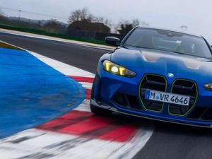 Rayakan Ulang Tahun Valentino Rossi, BMW Luncurkan M4 CS Edition VR46 Rayakan Ulang Tahun Valentino Rossi, BMW Luncurkan M4 CS Edition VR46