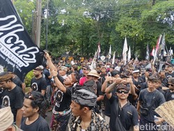 Aksi Jilid II, Driver Pariwisata Kembali Geruduk DPRD Bali