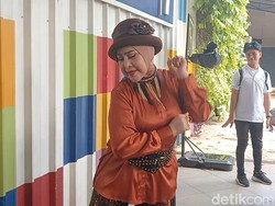 Elvy Sukaesih 9 Tahun Alami Saraf Kejepit, Lupa Sakit saat Manggung