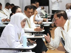 Khofifah Bagikan Momen Diskusi Bareng Pramono-Ahmad Luthfi di Retret
