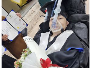 Lumpuh Tak Halangi Jang Ik-sun Raih Gelar Master, Kerjakan Tesis dengan Kedipan Mata Lumpuh Tak Halangi Jang Ik-sun Raih Gelar Master, Kerjakan Tesis dengan Kedipan Mata