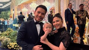 8 Foto Jessica Mila Kondangan Bareng Suami & Anak, Baby Kyarra Jadi Sorotan